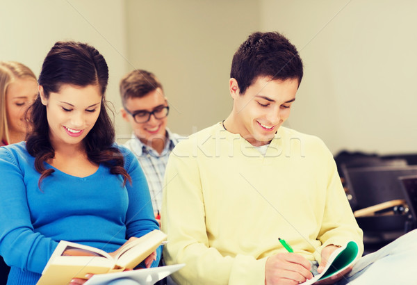 Stock fotó: Csoport · mosolyog · diákok · jegyzetfüzetek · oktatás · középiskola