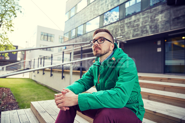 Gelukkig jonge man vergadering trap Stockfoto © dolgachov