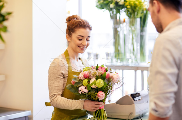 [[stock_photo]]: Souriant · fleuriste · femme · homme · personnes