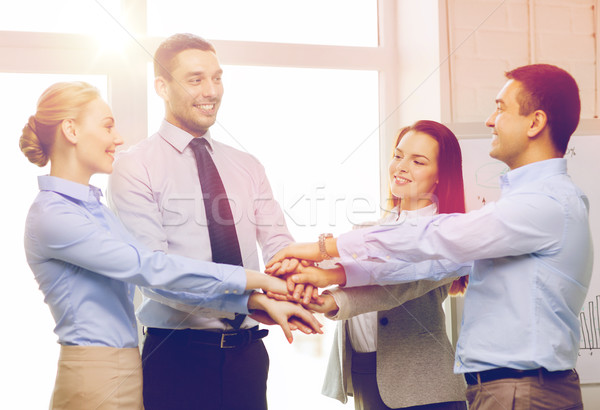 [[stock_photo]]: équipe · commerciale · célébrer · victoire · bureau · succès · affaires