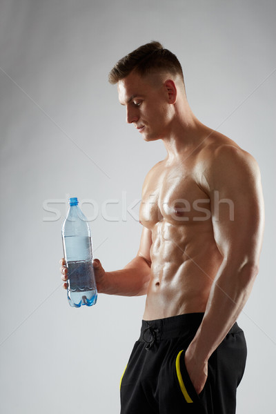 Stockfoto: Jonge · man · bodybuilder · fles · water · sport · bodybuilding