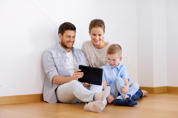 Foto stock: Família · feliz · em · movimento · nova · casa · hipoteca · pessoas