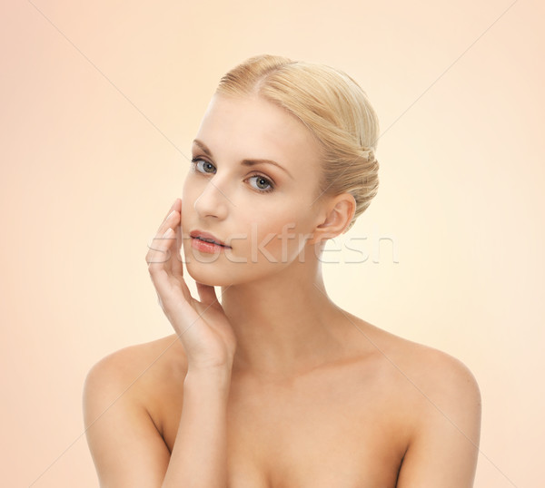 Nő megérint arc portré gyönyörű nő modell Stock fotó © dolgachov
