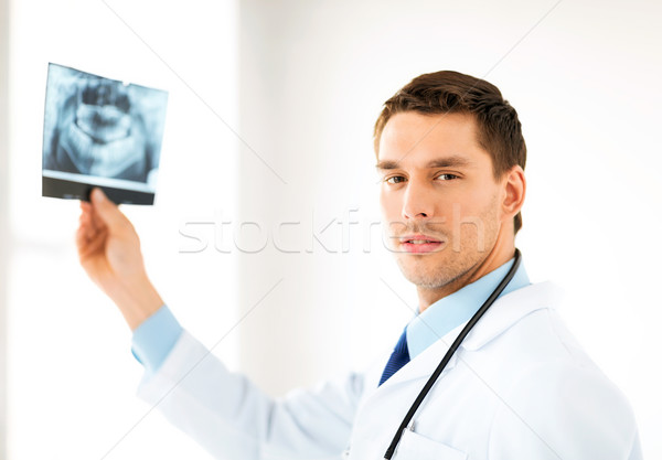 Mężczyzna lekarz dentysta xray zdjęcie człowiek medycznych Zdjęcia stock © dolgachov