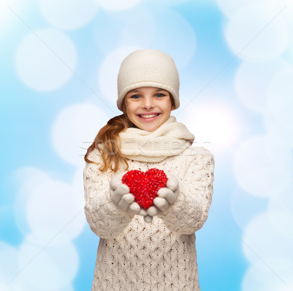 Nina invierno ropa rojo corazón Foto stock © dolgachov