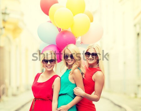 Stockfoto: Twee · glimlachend · vrouwen · strand · zomervakantie