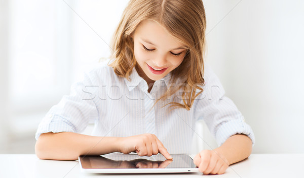 Foto stock: Menina · escolas · educação · tecnologia · internet