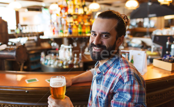Glücklich Mann trinken Bier bar Veröffentlichung Stock foto © dolgachov