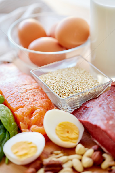 Diferente alimentos mesa alimentación equilibrada cocina Foto stock © dolgachov