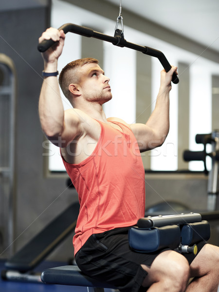 Zdjęcia stock: Człowiek · mięśni · kabel · maszyny · siłowni · sportu