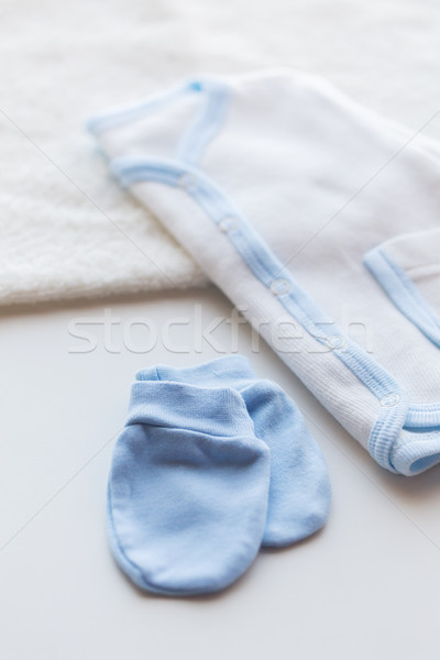 Zdjęcia stock: Baby · chłopców · ubrania · tabeli