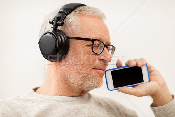 Feliz altos hombre auriculares tecnología Foto stock © dolgachov