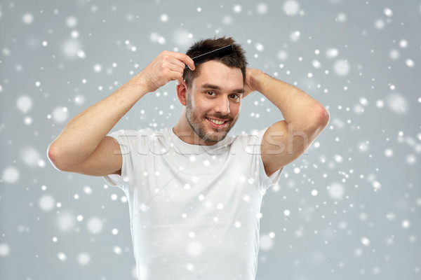Feliz homem cabelo pente neve beleza Foto stock © dolgachov