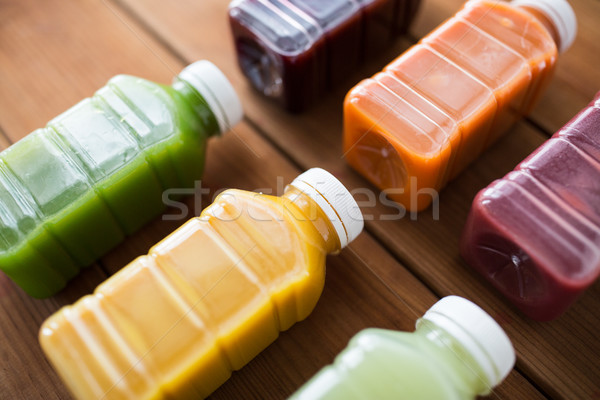 Botellas diferente frutas vegetales alimentación saludable bebidas Foto stock © dolgachov