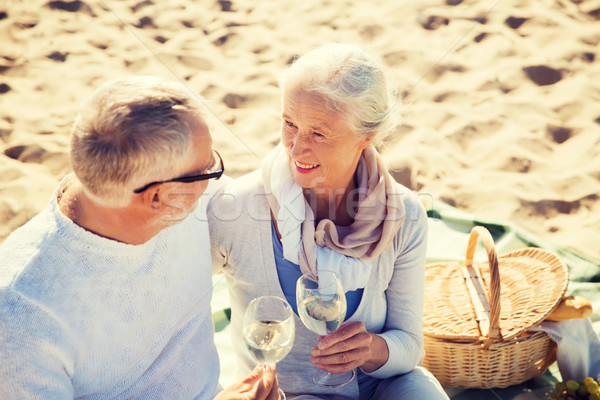 Heureux couple de personnes âgées parler été plage famille [[stock_photo]] © dolgachov