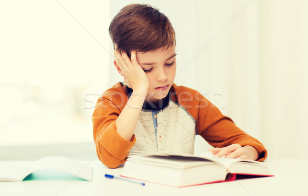 [[stock_photo]]: étudiant · garçon · lecture · livre · manuel · maison
