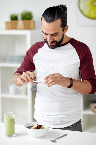 Foto stock: Homem · café · da · manhã · casa · comida · vegetariana