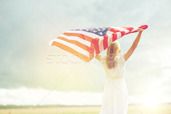 Szczęśliwy kobieta amerykańską flagę zbóż dziedzinie kraju Zdjęcia stock © dolgachov