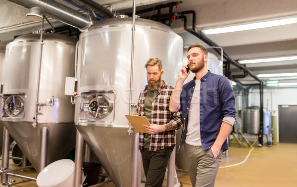 Mannen werken brouwerij bier plant zakenlieden Stockfoto © dolgachov