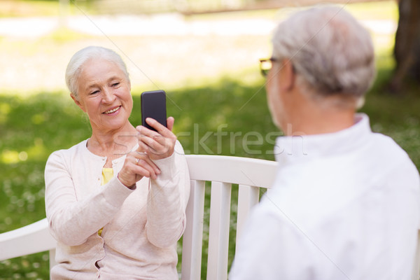 Vieille femme homme smartphone parc technologie [[stock_photo]] © dolgachov