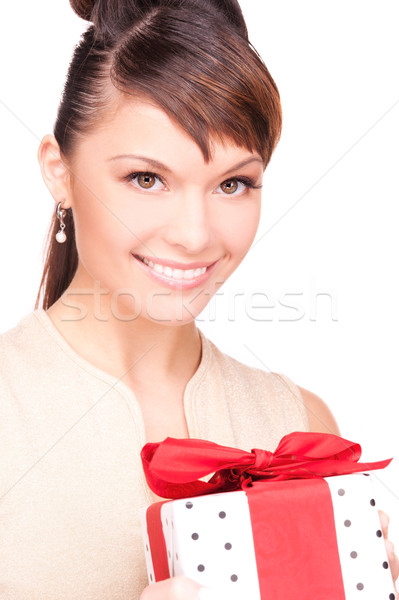 Foto stock: Feliz · mulher · caixa · de · presente · branco · sorrir · aniversário