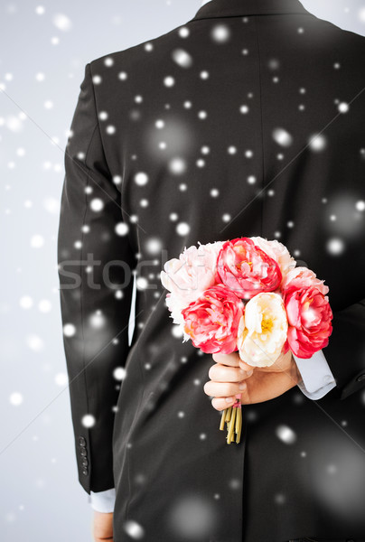 Człowiek ukrywanie bukiet kwiaty miłości romans Zdjęcia stock © dolgachov