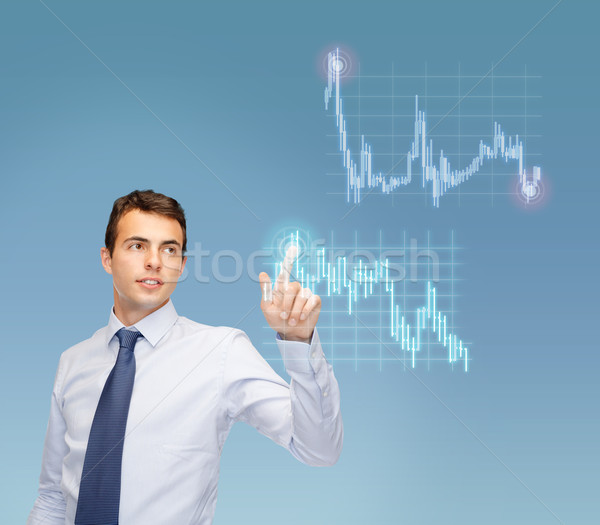 Człowiek pracy forex wykres faktyczny ekranu Zdjęcia stock © dolgachov