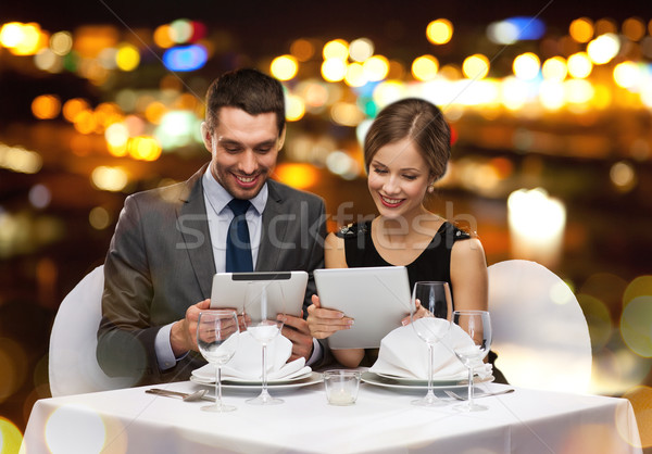 Stockfoto: Paar · restaurant · technologie · vakantie · glimlachend