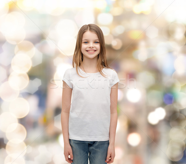 [[stock_photo]]: Souriant · petite · fille · blanche · tshirt · publicité · design