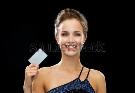 Femeie zambitoare rochie de seara card de credit bani Imagine de stoc © dolgachov