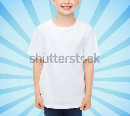 Zâmbitor băiat alb tricou reclamă Imagine de stoc © dolgachov