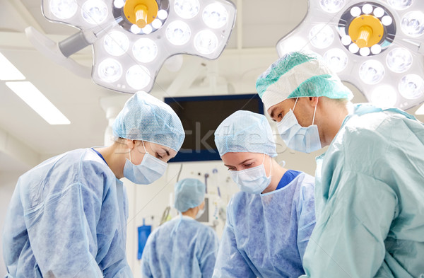 группа хирурги операционные комнаты больницу хирургии медицина Сток-фото © dolgachov
