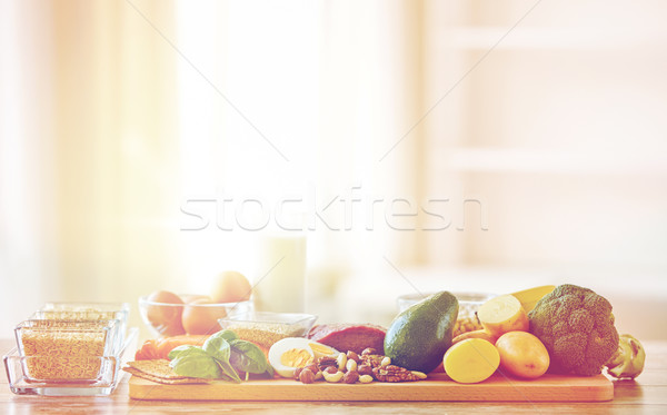 Diferente alimentos mesa alimentación equilibrada cocina Foto stock © dolgachov
