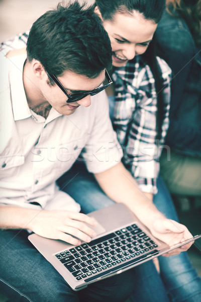 Zdjęcia stock: Studentów · nastolatków · laptop · lata · Internetu · edukacji