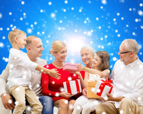 Lächelnd Familie Geschenke Feiertage Generation Weihnachten Stock foto © dolgachov