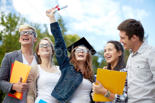 Grupo sonriendo estudiantes diploma carpetas educación Foto stock © dolgachov
