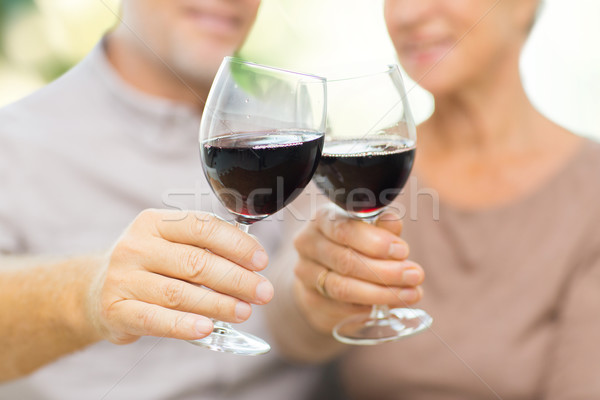 Feliz casal de idosos vinho tinto família férias Foto stock © dolgachov