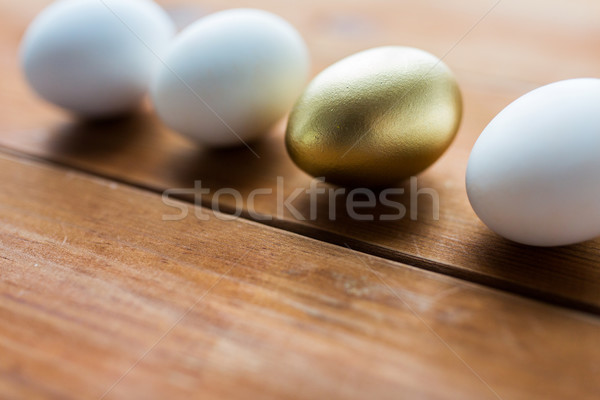 Or blanche œufs de Pâques bois Pâques Photo stock © dolgachov