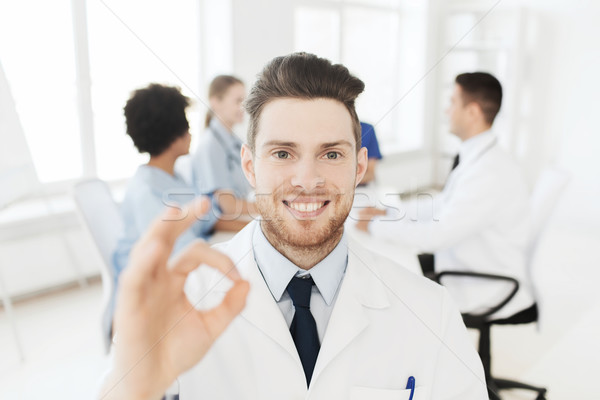 Heureux médecin groupe hôpital clinique profession [[stock_photo]] © dolgachov