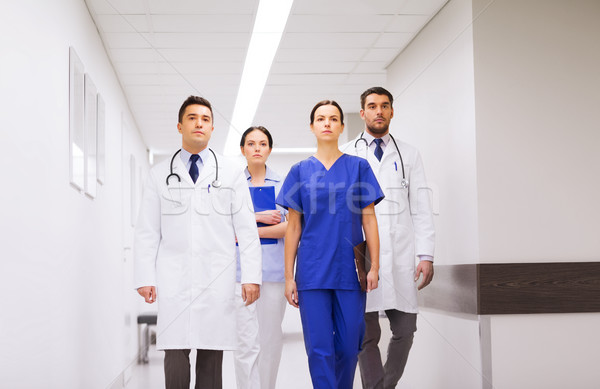 [[stock_photo]]: Groupe · médecins · hôpital · couloir · clinique · profession