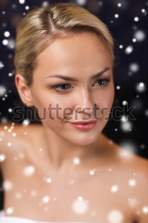 Hermosa jóvenes Asia mujer diamantes pendiente Foto stock © dolgachov