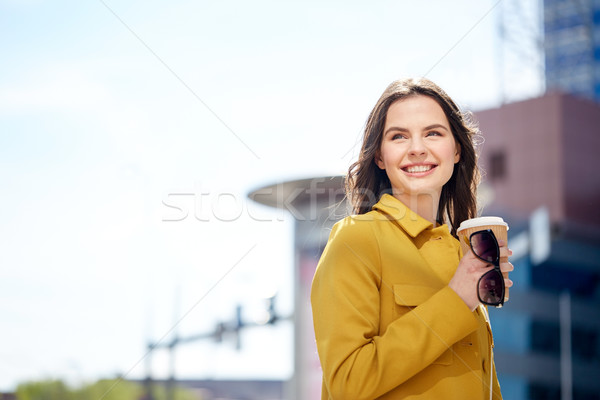 Feliz potable café calle de la ciudad bebidas Foto stock © dolgachov