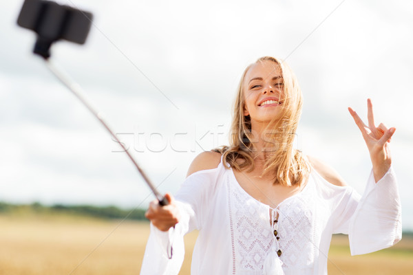 Feliz toma tecnología verano Foto stock © dolgachov