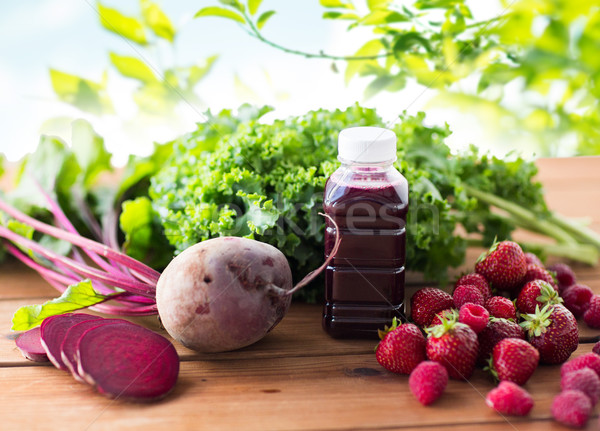 Garrafa raiz de beterraba suco frutas legumes alimentação saudável Foto stock © dolgachov