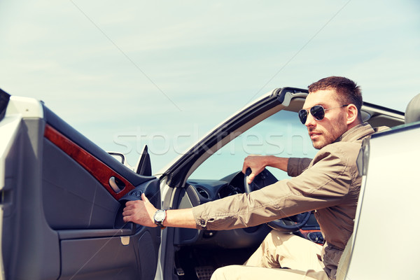 Foto stock: Feliz · hombre · apertura · puerta · cabriolé · coche