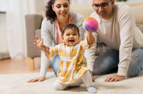 Szczęśliwą rodzinę baby gry domu rodziny rodzicielstwo Zdjęcia stock © dolgachov