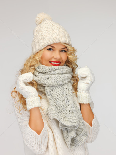 Gyönyörű nő kalap sál ujjatlan kesztyűk fényes kép Stock fotó © dolgachov