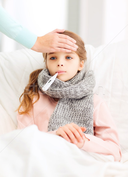 Stock fotó: Beteg · lány · gyermek · hőmérő · gondoskodó · anya