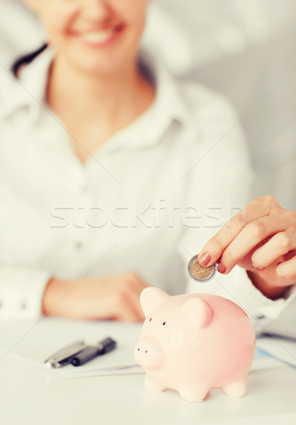 Zdjęcia stock: Kobieta · strony · monety · mały · banku · piggy · działalności