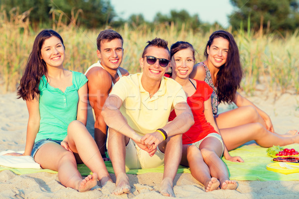 Stockfoto: Glimlachend · vrienden · vergadering · zomer · strand · vriendschap